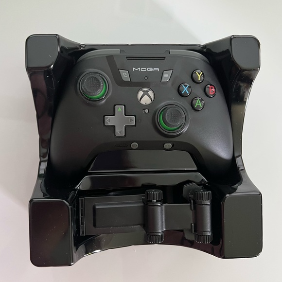 MOGA by Power A Bluetooth Controller for Mobile & cloud Gaming. - Picture 4 of 9